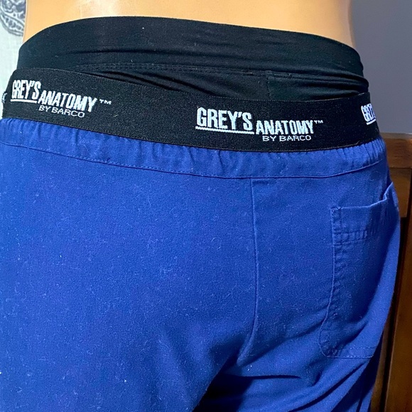 Women’s Grays Anatomy Active Medium Navy Blue medical scrub shirt and pants - Picture 9 of 14